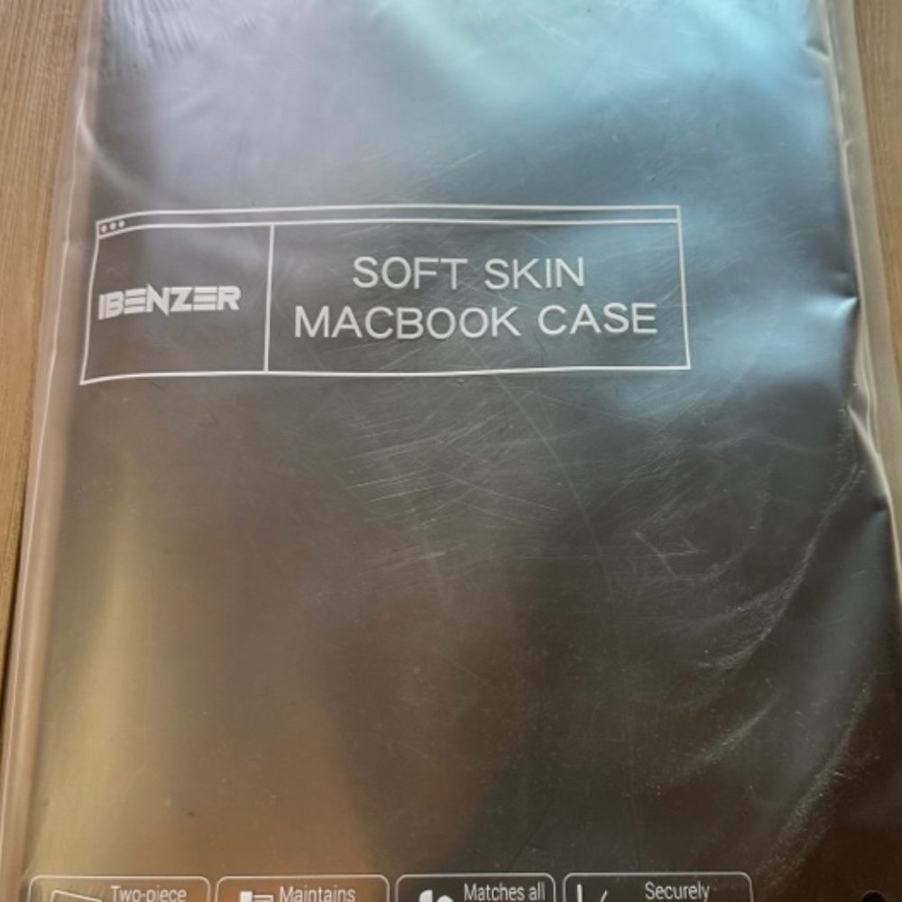NWT Ibenzer Soft Skin Macbook Pro Case 13" Black NEVER OPENED